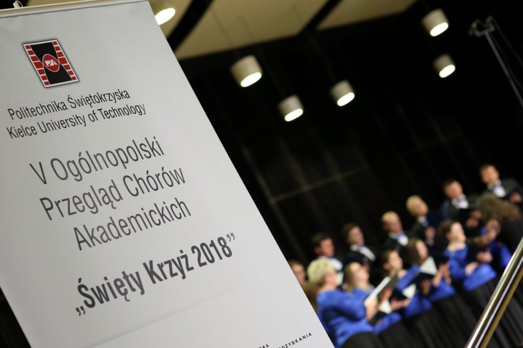 Baner z logo Politechniki Świętokrzyskiej i napisem 