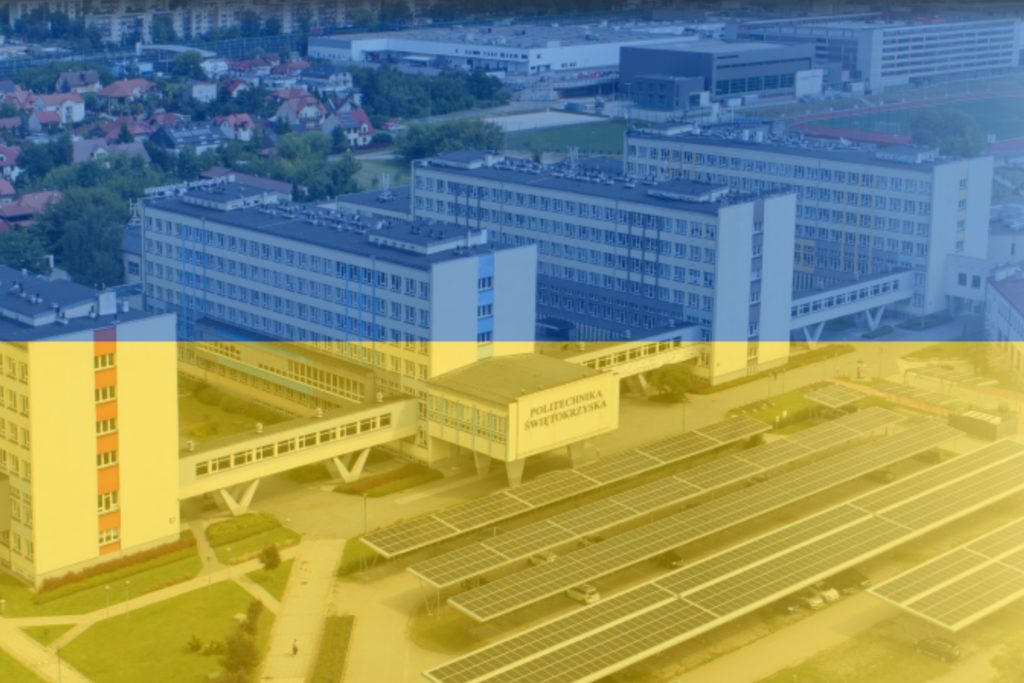 Widok z lotu ptaka na kampus Politechniki Świętokrzyskiej z panelami słonecznymi. Budynki uniwersyteckie i otoczenie.