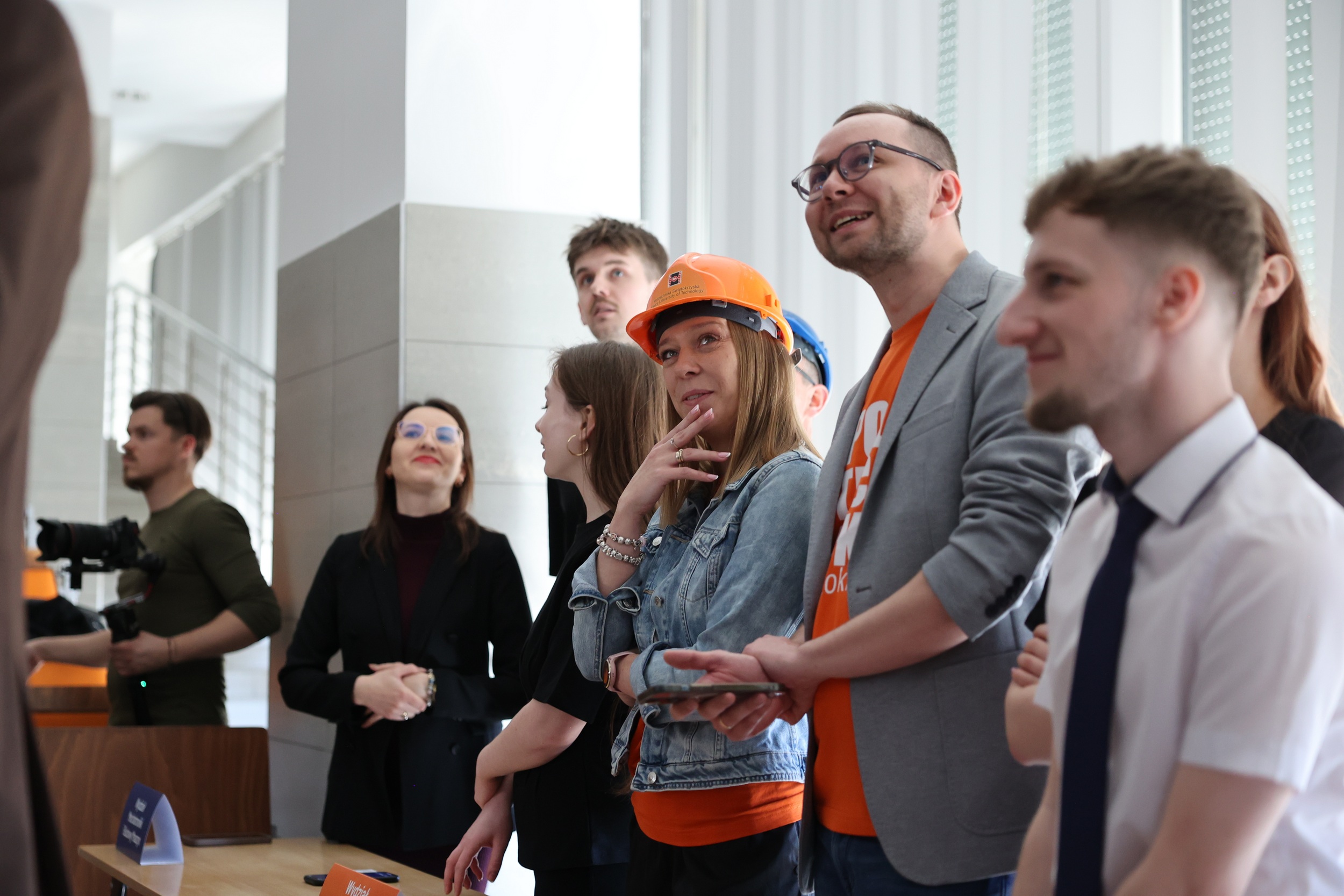 Inżynier w szpilkach / Inżynier w krawacie