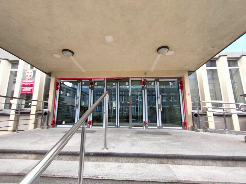 Postęp prac przy modernizacji wejść w budynkach uczelni