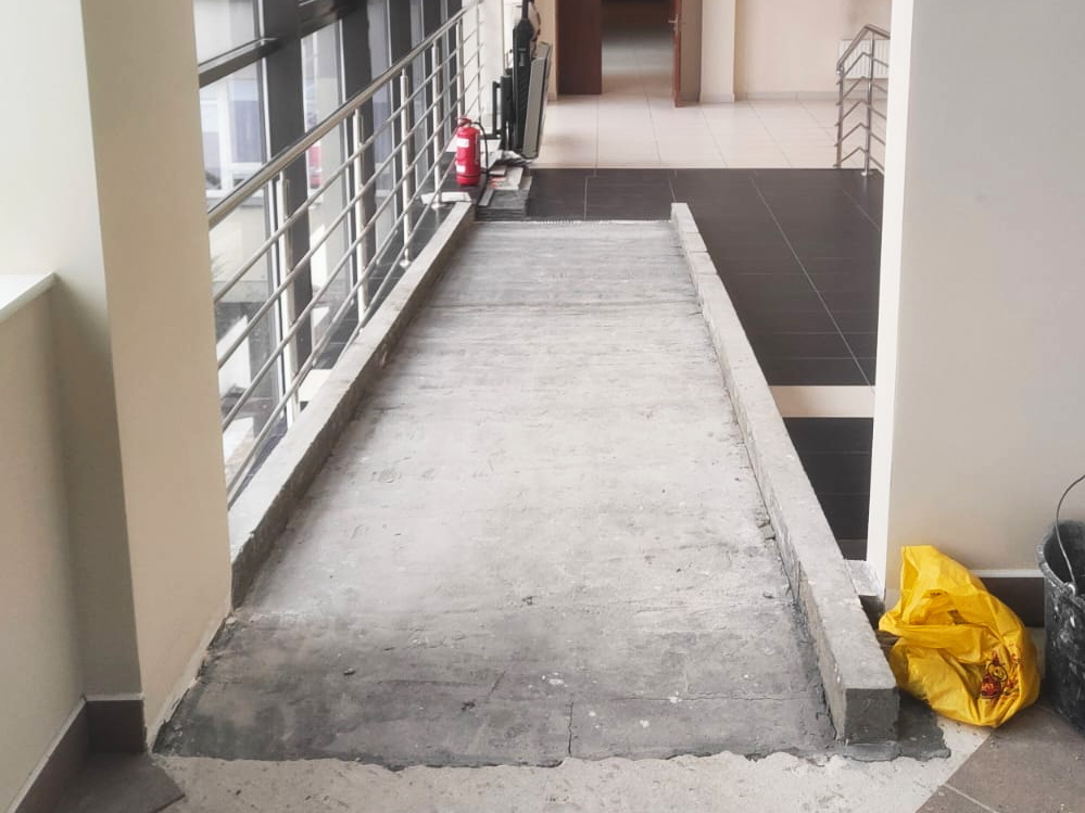 Informacja o remoncie podjazdu do CENWISU