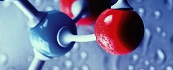 Model molekularny z czerwonymi i niebieskimi kulkami połączonymi białymi prętami. Kontekst naukowy, chemiczny.