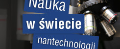 Napis "Nauka w świecie nanotechnologii" na tle mikroskopu. Kluczowe obiekty: mikroskop, napisy. Kontekst: nauka, technologia.