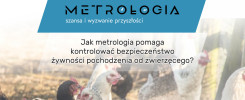 Grupa kur na tle wiejskiego krajobrazu. Tekst: "Jak metrologia pomaga kontrolować bezpieczeństwo żywności pochodzenia