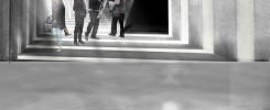 Projekt holu wejściowego w Centrum Pamięci w Oświęcimiu. Architektura z betonowymi elementami i ludźmi.
