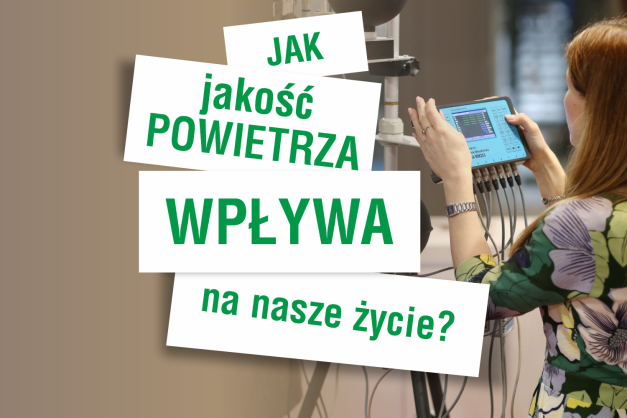 Jak jakość powietrza wpływa na nasze życie? Kobieta z urządzeniem pomiarowym.