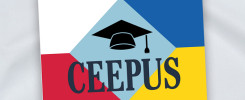 Logo CEEPUS z czarną biretem. Kolory: biały, błękitny, czerwony, żółty, niebieski.