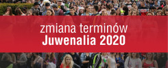 Tłum ludzi na ulicy. Na czerwonym tle napis "zmiana terminów Juwenalia 2020".