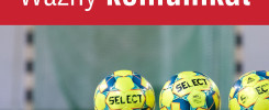 Trzy piłki do futsalu marki Select na hali sportowej. Napis "Ważny komunikat" na czerwonym tle.