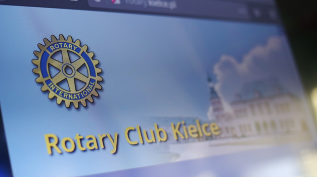Logo Rotary International i napis "Rotary Club Kielce" na ekranie. Kontekst: strona internetowa klubu.