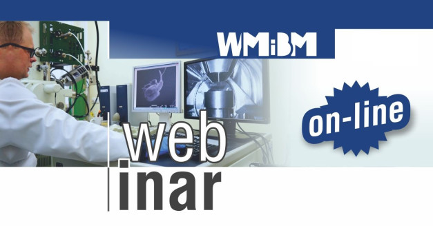 Naukowcy w laboratorium, monitory z obrazami mikroskopowymi, tekst "webinar on-line".